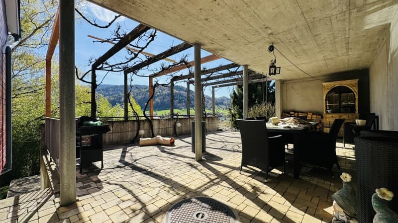 6.5-Zimmer-Architektenhaus mit Pool, Garagenbox, 3 Parkplätzen und Weitsicht (31)