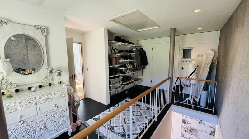 6.5-Zimmer-Architektenhaus mit Pool, Garagenbox, 3 Parkplätzen und Weitsicht (17)