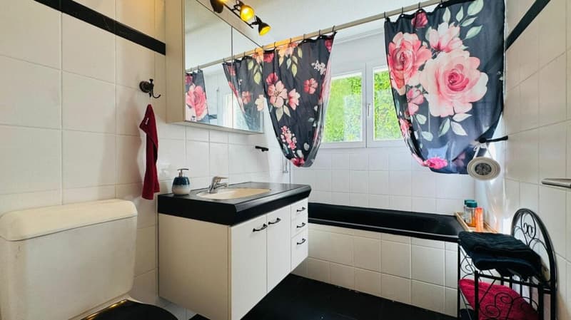 Badezimmer 2 mit Badewanne im UG