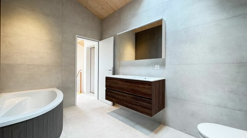 Neu ausgebaute 4.5-Zimmer-Maisonettewohnung in Oberwil inklusive 1 PP (2)