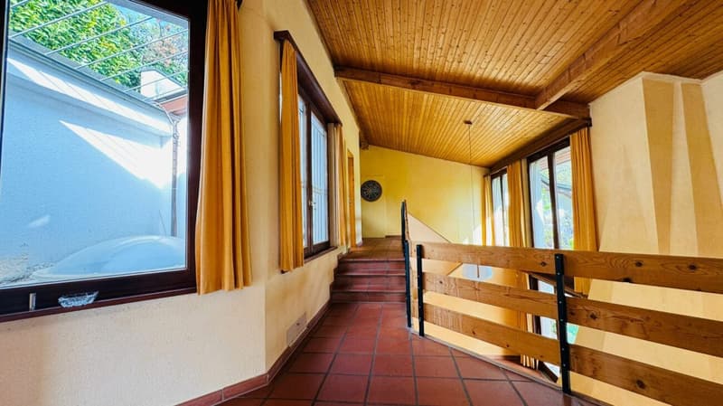 Grosszügiges EFH mit 2 Einliegerwohnungen, Parkplätzen, Weitsicht & Garten in Toplage (9)