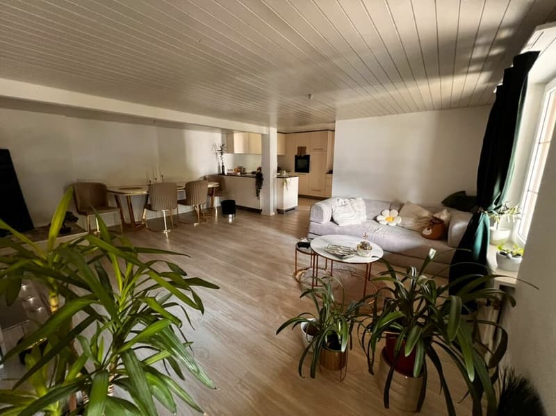 Grosszügige 3.5-Zimmer-Wohnung mit Garage & Top-Verkehrsanbindung in Othmarsingen (1)