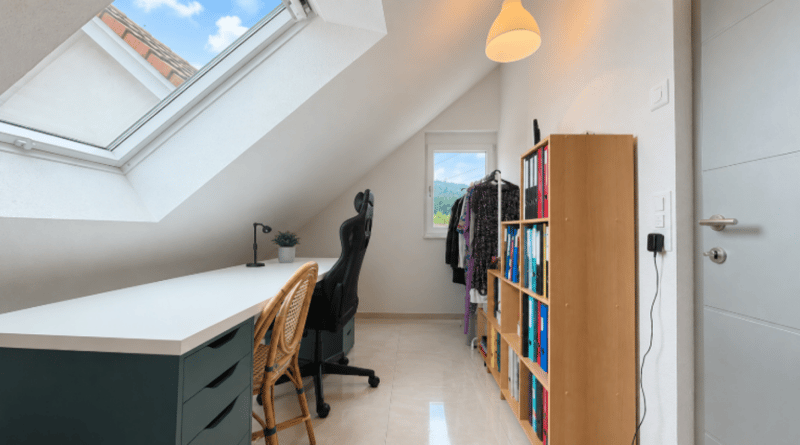 Neuwertiges 6.5 Zimmer-Eckhaus mit viel Platz, Terrassen und hervorragender Verkehrsanbindung (10)