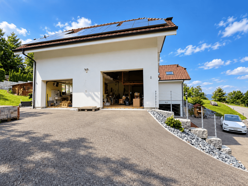 Grosses, neuwertiges 6.5-Zi. EFH, 6 Garagenplätze + 4 Parkplätze, Koi-Teich, Kinozimmer, 3 Nasszellen, traumhafte Lage, nur 10 Min. von Bubendorf (6)