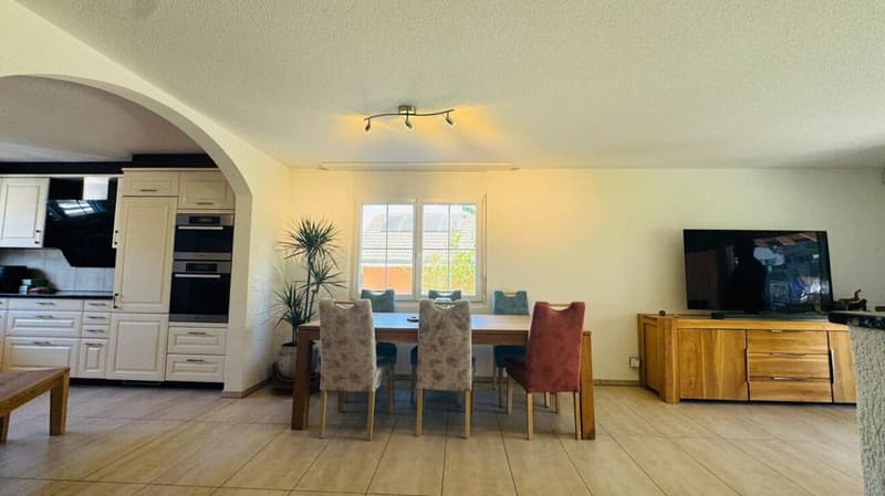 4.5-Zimmer-Eckreihenhaus mit Garten, Garage, Parkplatz & Pizzaofen in Giebenach (5)