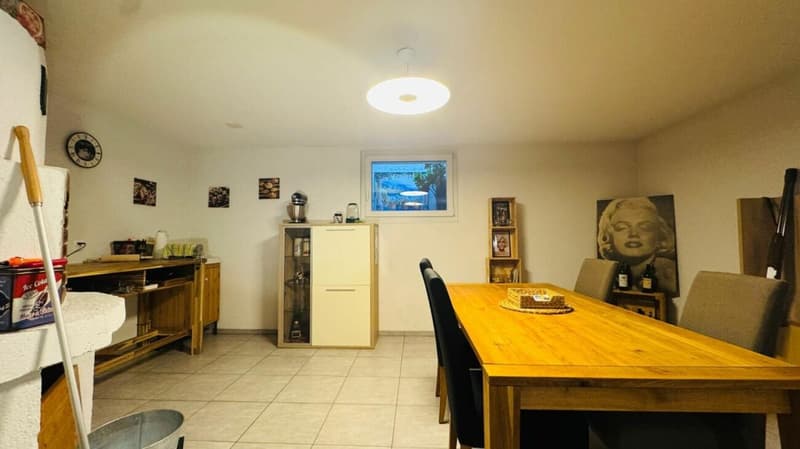 4.5-Zimmer-Eckreihenhaus mit Garten, Garage, Parkplatz & Pizzaofen in Giebenach (20)