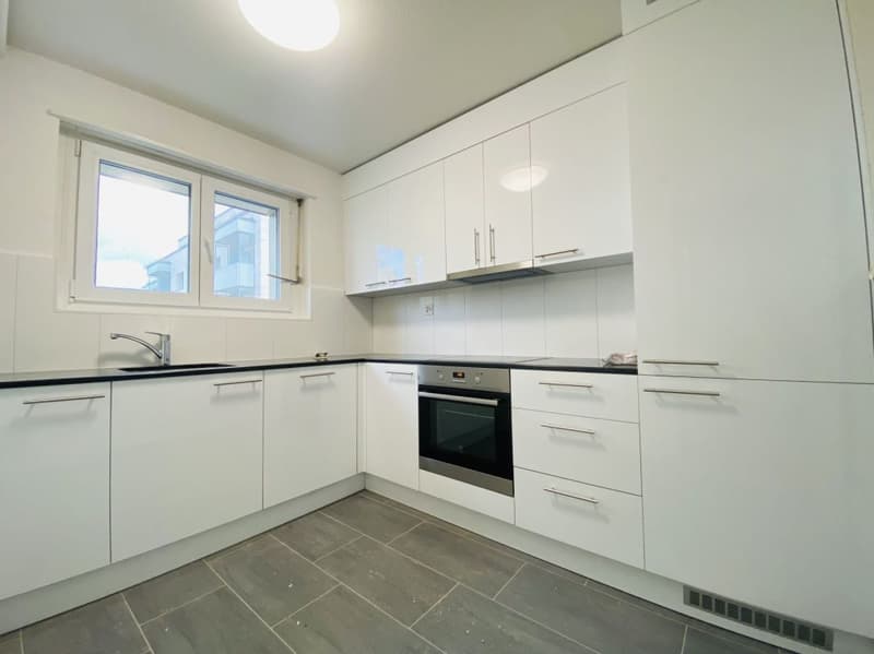Nachmieter per sofort gesucht -genütliche 3.5-Zimmerwohnung mit Balkon (1)