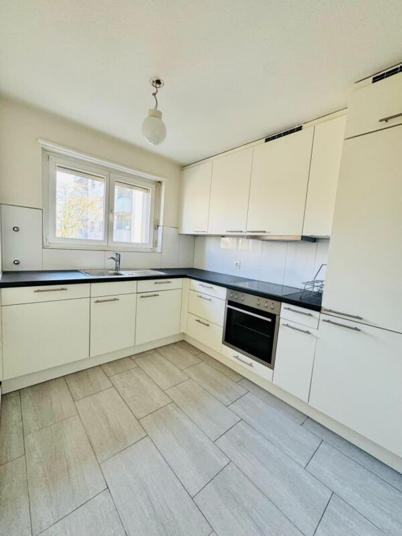 gepflegte 4 Zimmerwohnung im Hochparterre mit Balkon per sofort (2)