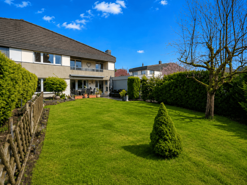 HIER BEGINNT IHR NEUES ZUHAUSE - 5½ ZIMMER, SONNIGER GARTEN & VIEL PLATZ IN AESCH (2)