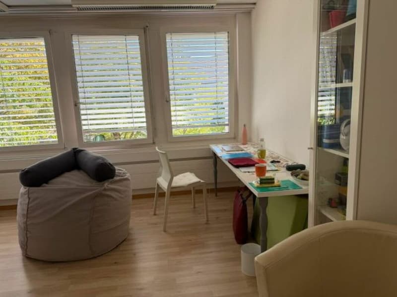 ATTRAKTIVER BÜRORAUM IN ANGENEHMER ARBEITSUMGEBUNG (4)