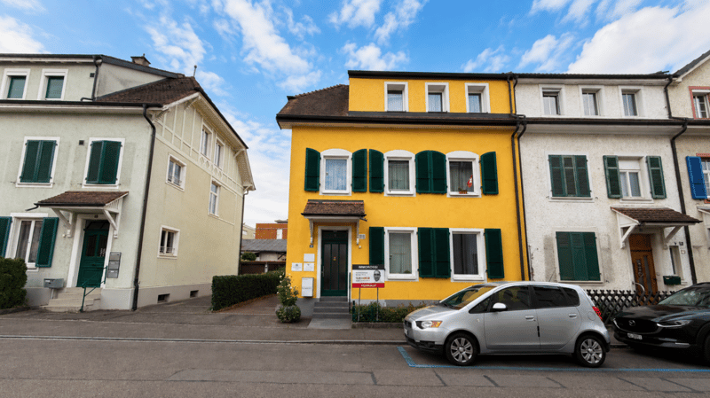 2 WOHNUNGEN + GARTEN + GÄSTEZIMMER + GARAGE/PARKPLÄTZE + MIETEINNAHMEN - SELTENE CHANCE (2)