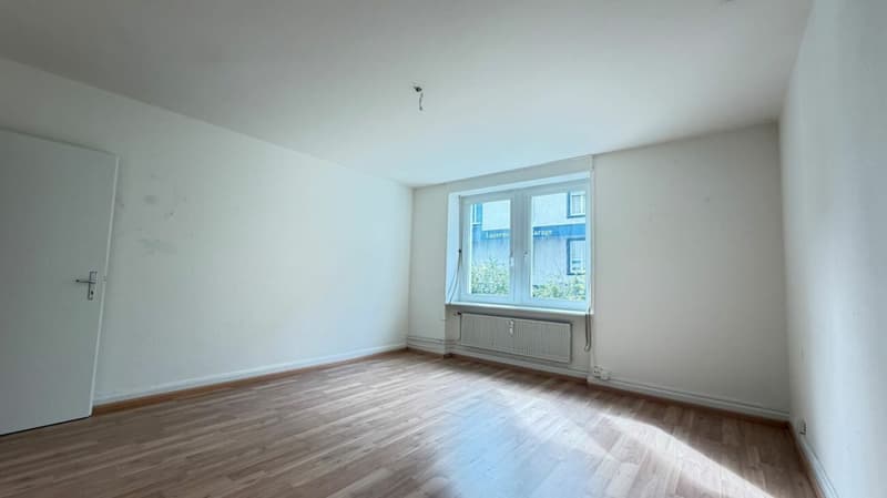 Einfache 2.5-EG-Zimmer-Wohnung mit Balkon und Kellerabteil (3)