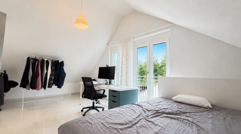 Neuwertiges 6.5-Zimmer-Eckhaus mit Terrassen (8)