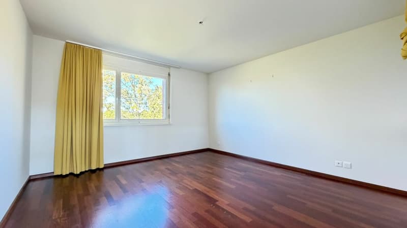 Grosszügige 5.5-Zimmer-Wohnung mit Balkon & Tiefgarage (7)