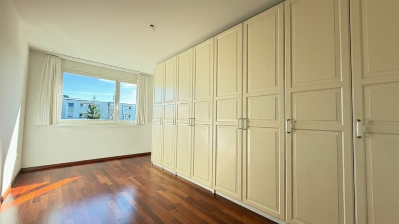 Grosszügige 5.5-Zimmer-Wohnung mit Balkon & Tiefgarage (4)