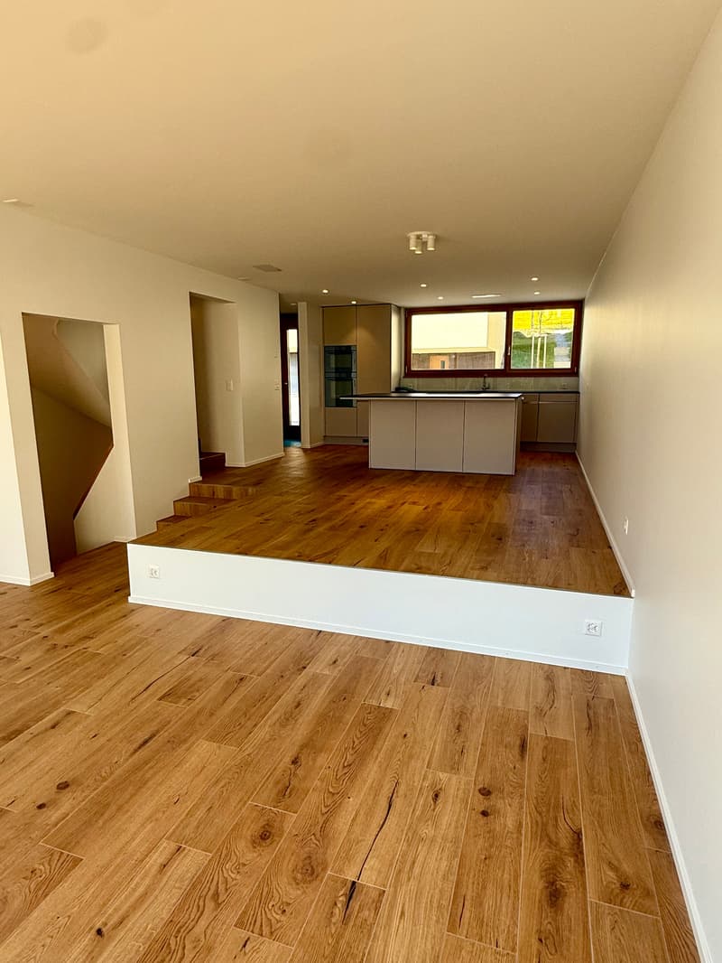 Hochwertiges Einfamilienhaus im Baurecht - 360° Drohnen Video (5)