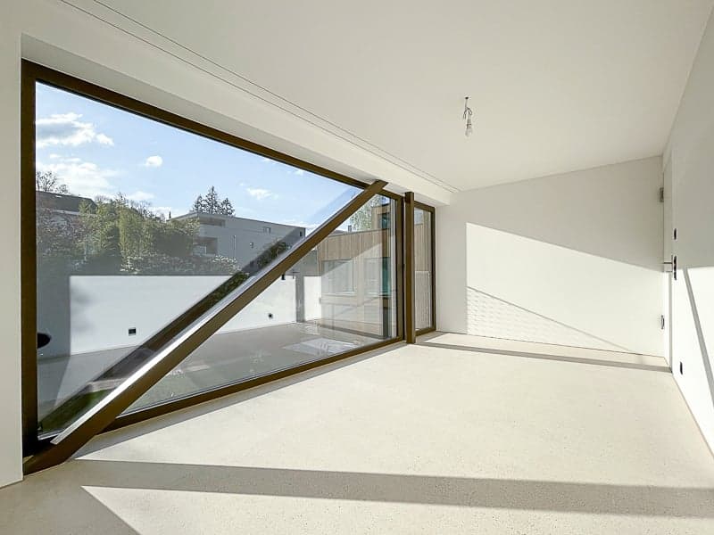 Hochmoderne Wohnung mit Hauscharakter und eigenem Gartenanteil in Bottmingen (11)