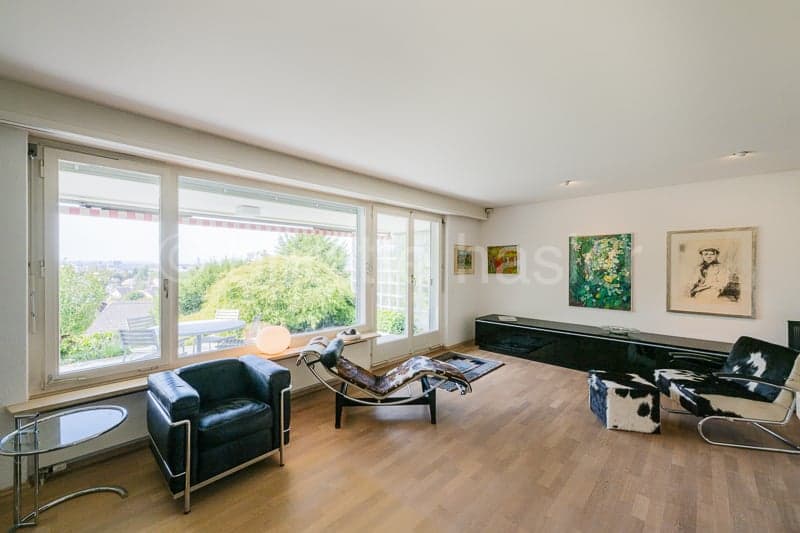 Sehr gepflegtes 6.5-Zimmer-Einfamilienhaus an hervorragender Wohn- und Aussichtslage (6)