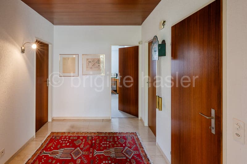 Sehr gepflegtes 6.5-Zimmer-Einfamilienhaus an hervorragender Wohn- und Aussichtslage (9)