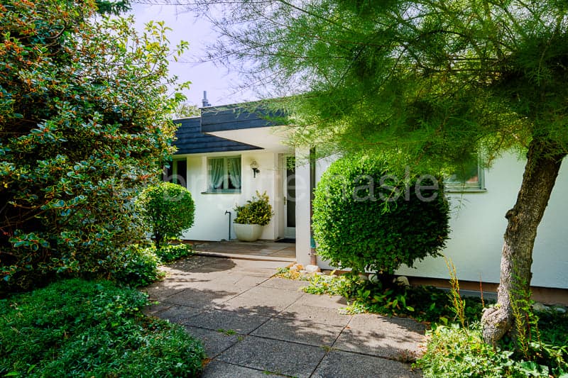 Sehr gepflegtes 6.5-Zimmer-Einfamilienhaus an hervorragender Wohn- und Aussichtslage (1)