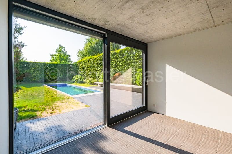 Moderne Designer-Liegenschaft mit Pool  an exklusiver Lage auf der Binninger Höhe (7)