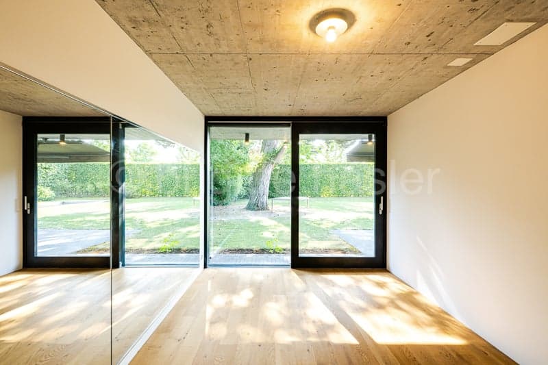 Moderne Designer-Liegenschaft mit Pool  an exklusiver Lage auf der Binninger Höhe (6)