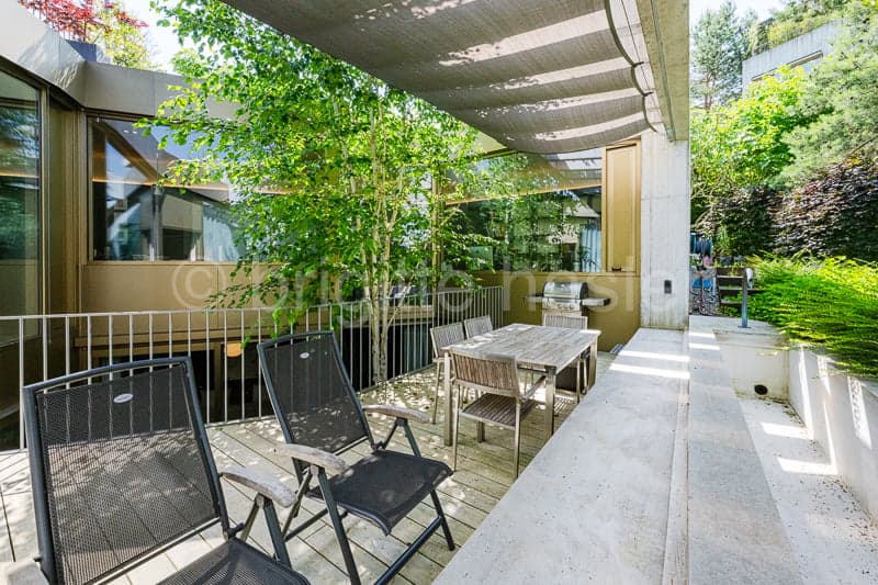 Architektonisch eindrucksvolles Atriumhaus an begehrter Riehener Wohnlage (3)
