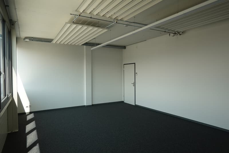 Modern ausgebaute Büroflächen mit Ausblick (6)