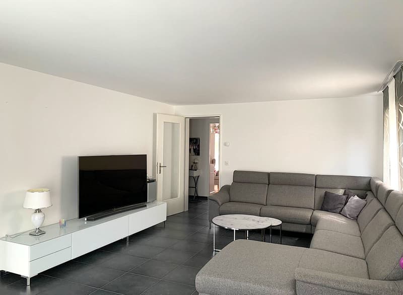 Sonniges Familienglück in 4123 Allschwil: Moderne 3.5-Zi.-Wohnung mit Südbalkon an sicherer Top-Lage (3)