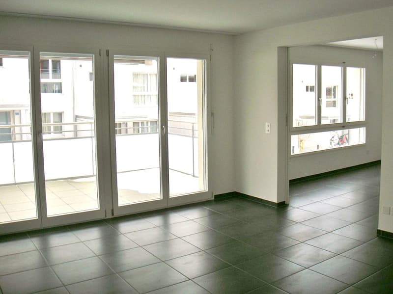 Sunny family apartment: Modern 3.5-room apartment with south-facing balcony in a safe prime location (4)