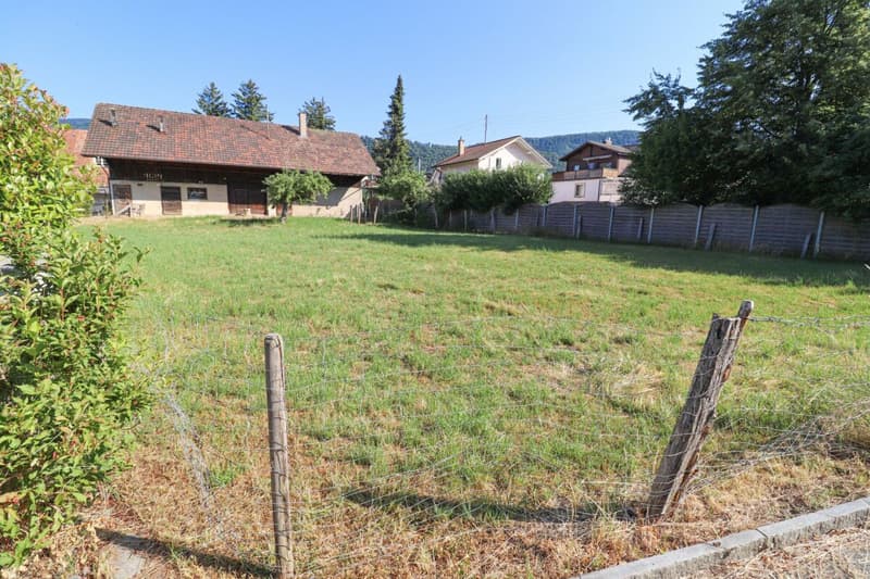 Two large buildings on 1'824 m2 of building land (5)