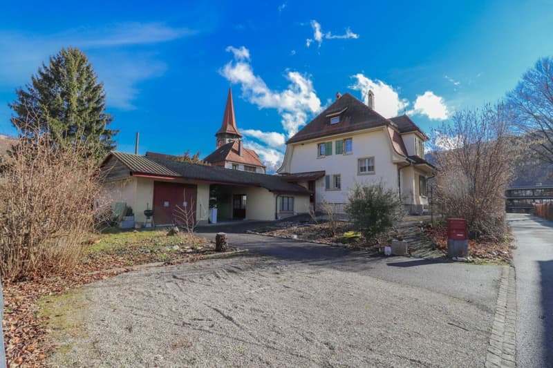 8.5-Zi-Haus, auch als Mehrgenerationenhaus nutzbar, auf 1'441 m2 Land mit Baulandreserve (2)