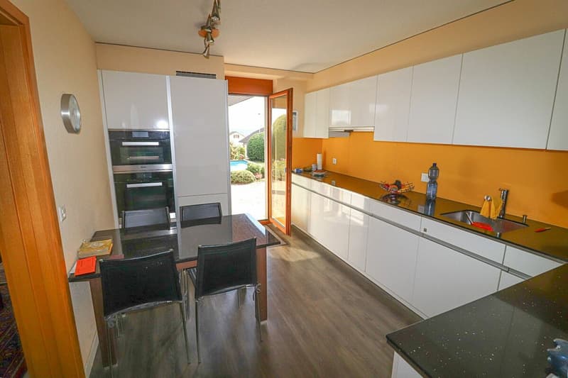 7.5-Zi-EFH mit grossem Pool auf 1'104 m2 grossem Grundstück (6)