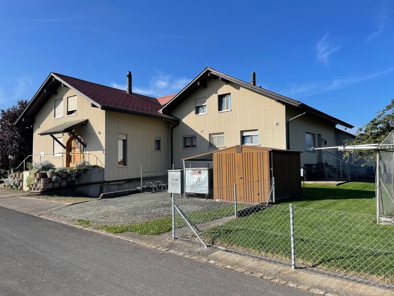 Doppelhaus mit Pool und grossem Garten in Schwadernau (2)