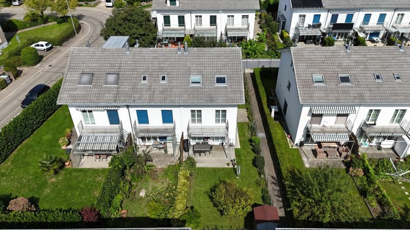 Felicità abitativa a Buchs ZH - Casa a schiera con giardino da innamorarsi (29)