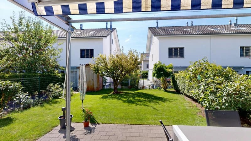 Felicità abitativa a Buchs ZH - Casa a schiera con giardino da innamorarsi (5)