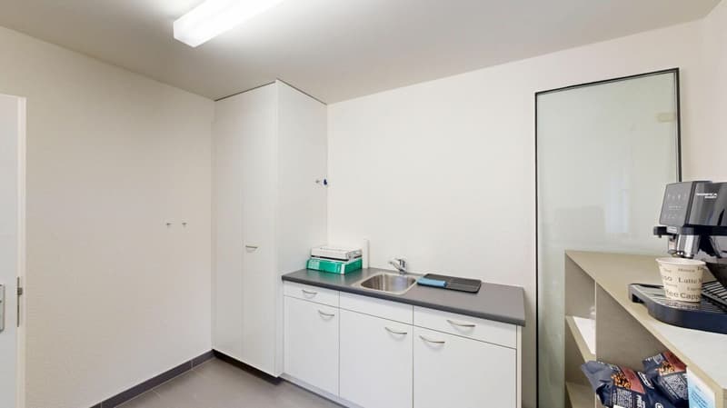 Büroräumlichkeiten für Ihr Geschäft mit eigenem Parkplatz (7)