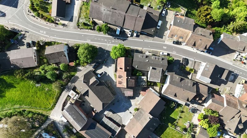 Einzigartiges Liebhaberobjekt mit grosszügiger Garage / Werkstatt (31)
