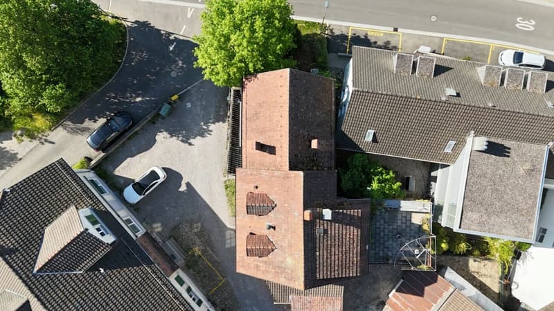 Einzigartiges Liebhaberobjekt mit grosszügiger Garage / Werkstatt (30)