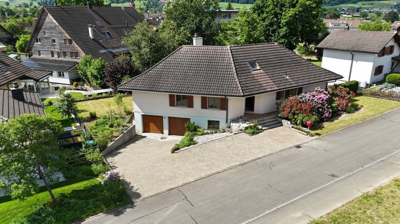 Freistehendes 5.5-Zimmer-Einfamilienhaus mit grossem Garten und vielfältigen Möglichkeiten (3)