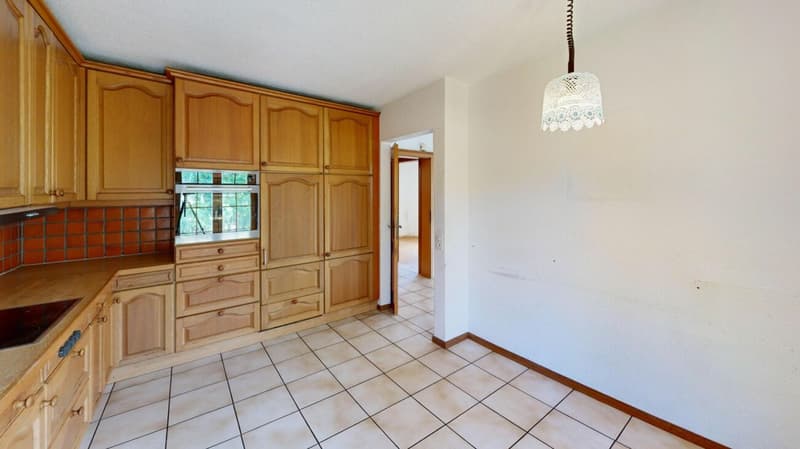 Freistehendes 5.5-Zimmer-Einfamilienhaus mit grossem Garten und vielfältigen Möglichkeiten (9)