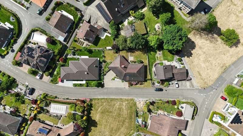 Freistehendes 5.5-Zimmer-Einfamilienhaus mit grossem Garten und vielfältigen Möglichkeiten (43)