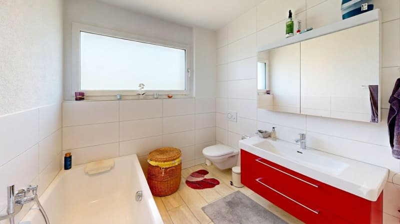 3.5-Zimmer-Gartenwohnung mit exklusivem 245 m² Garten und gedeckter Terrasse (13)