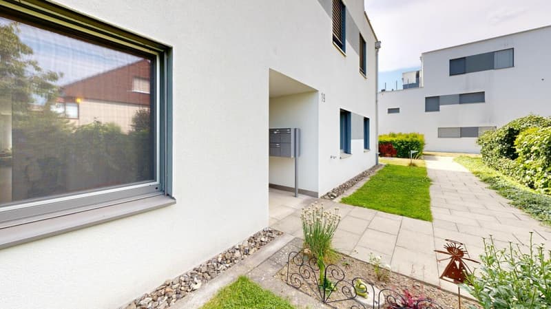 3.5-Zimmer-Gartenwohnung mit exklusivem 245 m² Garten und gedeckter Terrasse (15)