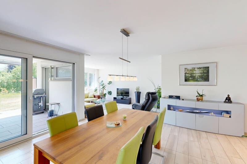 3.5-Zimmer-Gartenwohnung mit exklusivem 245 m² Garten und gedeckter Terrasse (1)