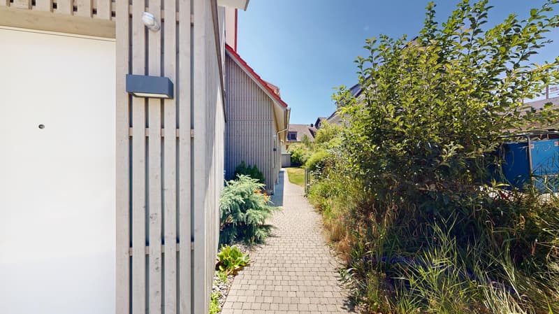 3.5-Zimmer-Gartenwohnung mit 242 m² Privatgarten und separatem Hauseingang (12)