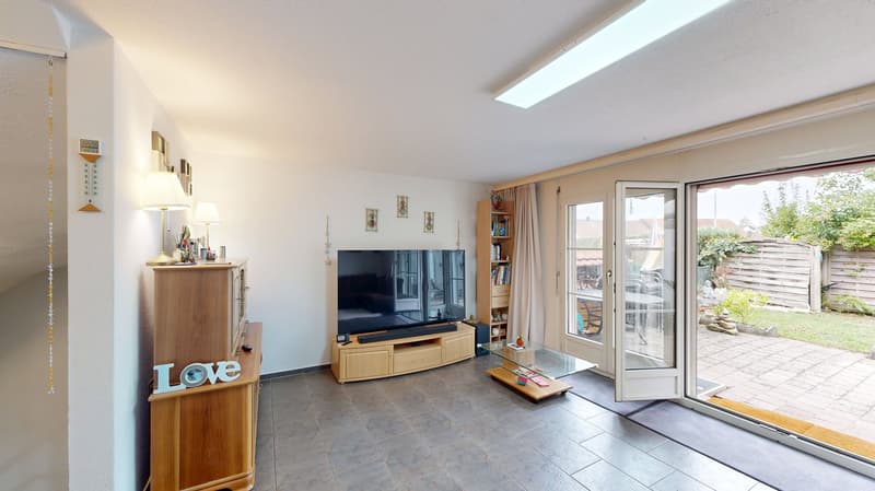 Viel Platz für Ihre Wohnträume – Reihen-Einfamilienhaus in Tegerfelden (2)