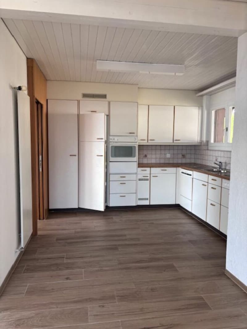 Top 4.5-Zimmer-Dachwohnung mit traumhafter Aussicht in Gunten (6)