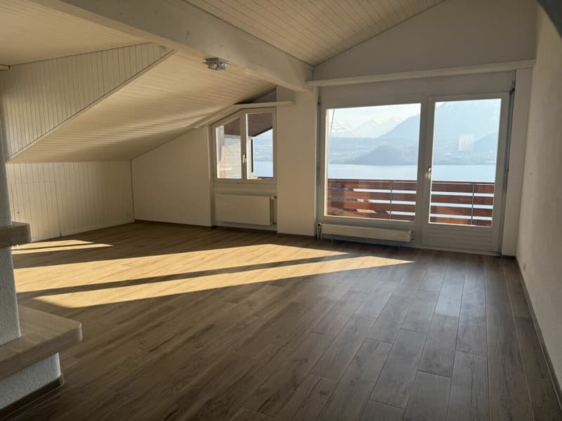 Top 4.5-Zimmer-Dachwohnung mit traumhafter Aussicht in Gunten (4)