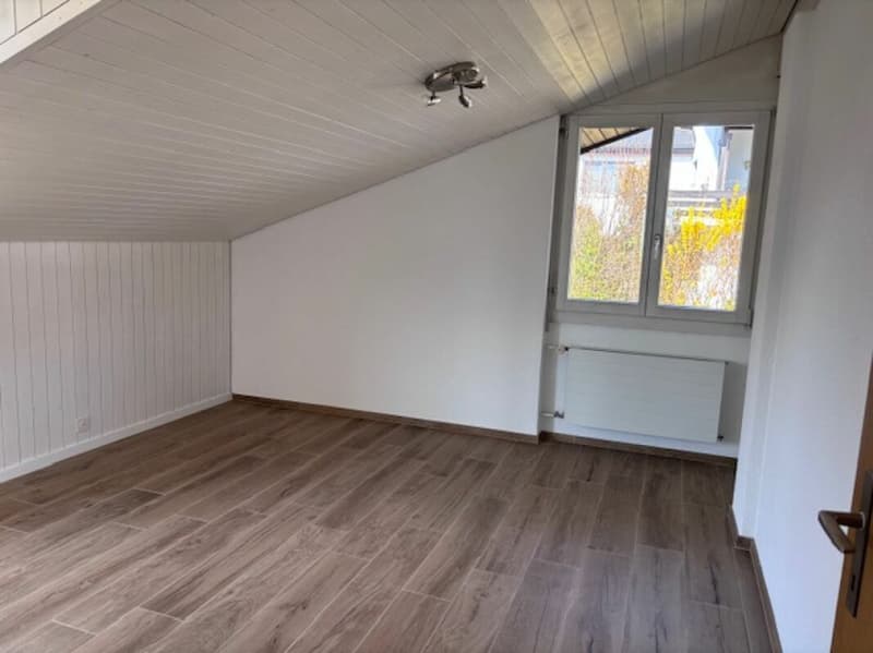 Top 4.5-Zimmer-Dachwohnung mit traumhafter Aussicht in Gunten (9)